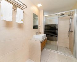 Superior Garden Villa - Bathroom Shower